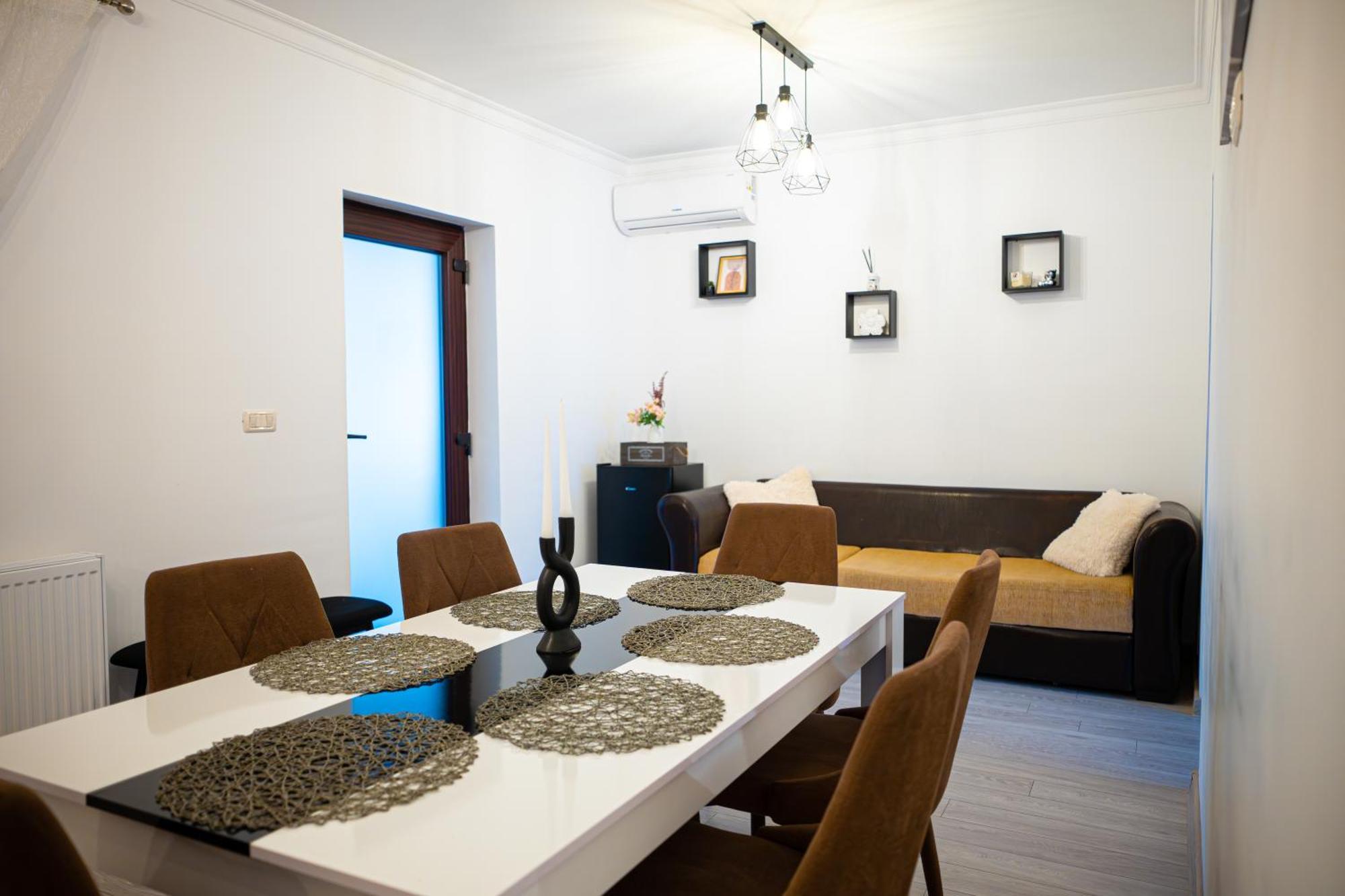 Aly&Emy Villa Caransebeş Eksteriør billede