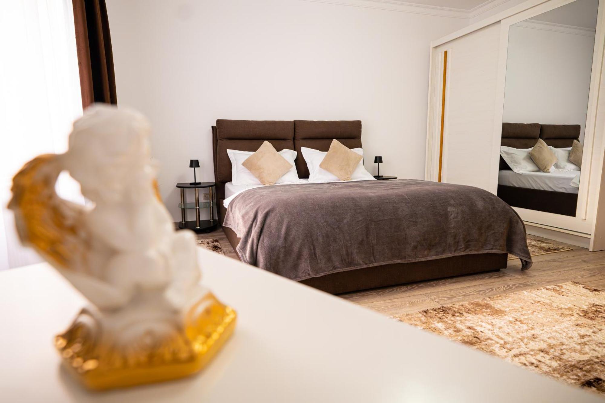 Aly&Emy Villa Caransebeş Eksteriør billede